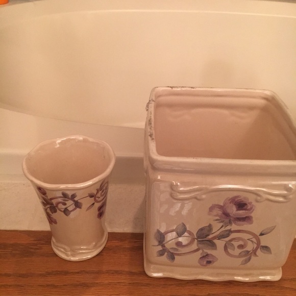 Bathroom accessories - Picture 2 of 2